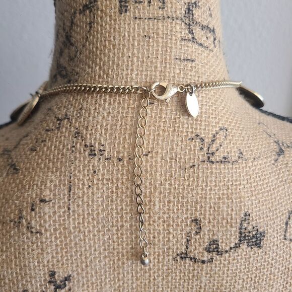 Elegant Gold Necklace - Picture 3 of 3